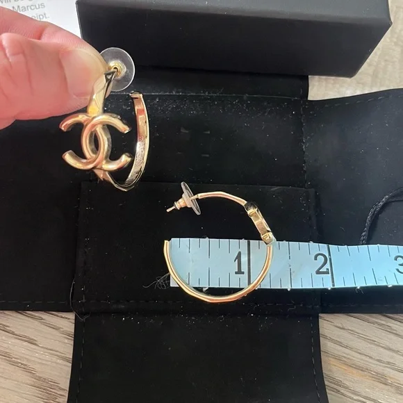 ❌SOLD❌CHANEL Authentic 17P Gold CC Logo Hoop Earrings - gently used! - Picture 11 of 14